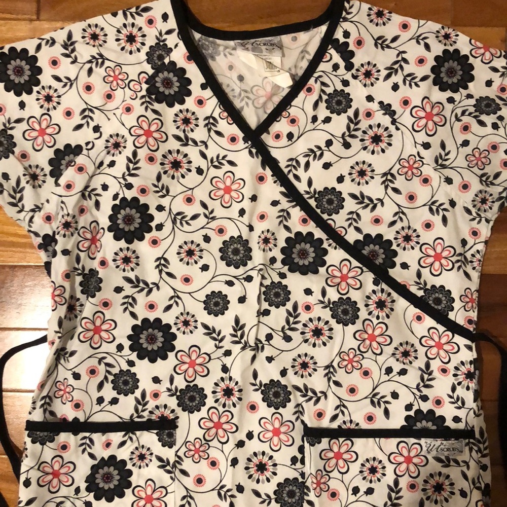 Scrub Top - Picture 2 of 2